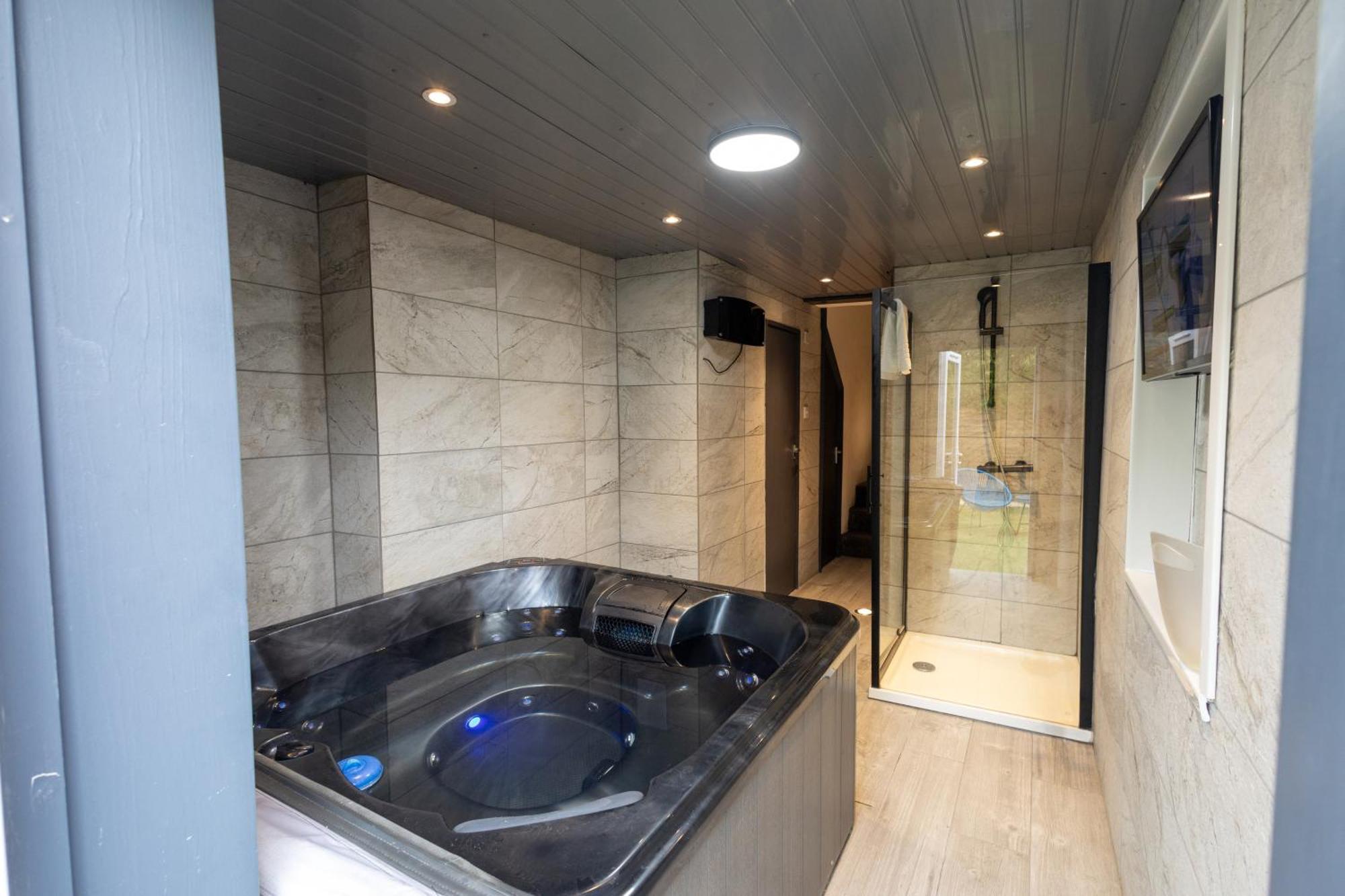 Elegant 1Bedroom Flat With Jacuzzi In A Prime Location London Ngoại thất bức ảnh