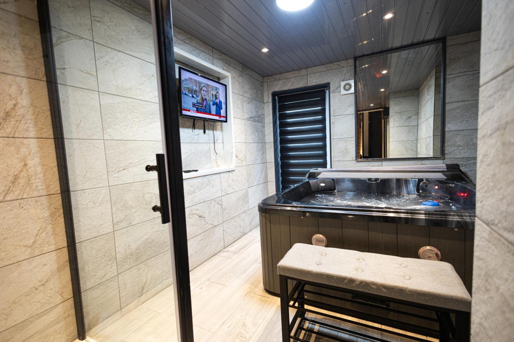 Elegant 1Bedroom Flat With Jacuzzi In A Prime Location London Ngoại thất bức ảnh
